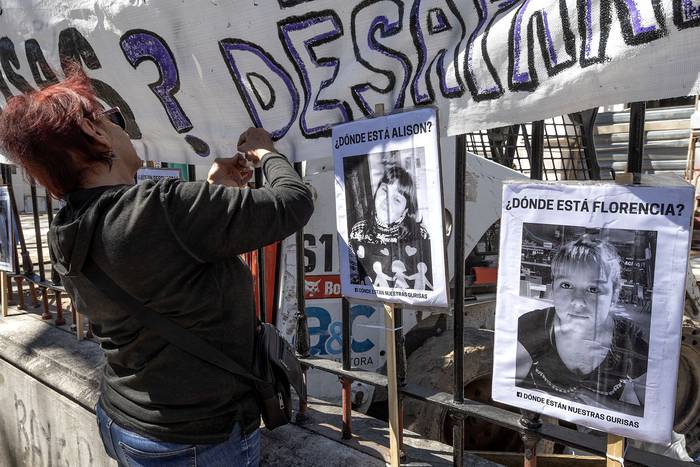 Actividad frente a la Institución Nacional de Derechos Humanos, por desapariciones de adolescentes. · Foto: Federico Gutiérrez