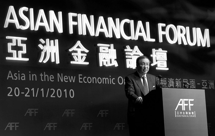 El director de la Comisión China Reguladora de la Banca, Liu Mingkang, durante el primer día del Asia Financial Forum en Hong Kong. · Foto: Efe, Ym Yik