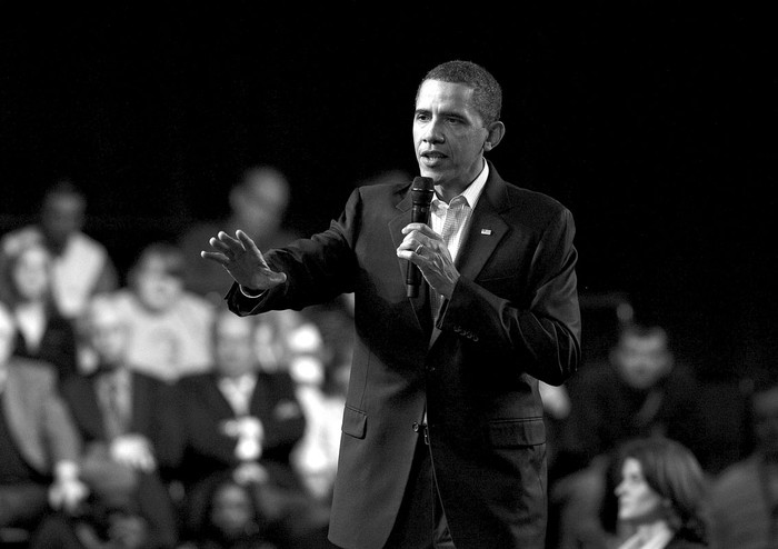 El presidente de Estados Unidos, Barack Obama, durante la reunión de un ayuntamiento para discutir la creación de empleos y la economía, en el Colegio Comunitario del condado de Lorain, el viernes en Elyria, Ohio.  · Foto: Efe, David Maxwell