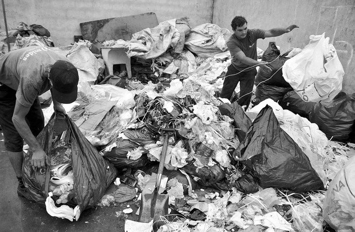 Trabajadores de la cooperativa La Resistencia. Foto: Javier Calvelo (archivo, febrero de 2011)