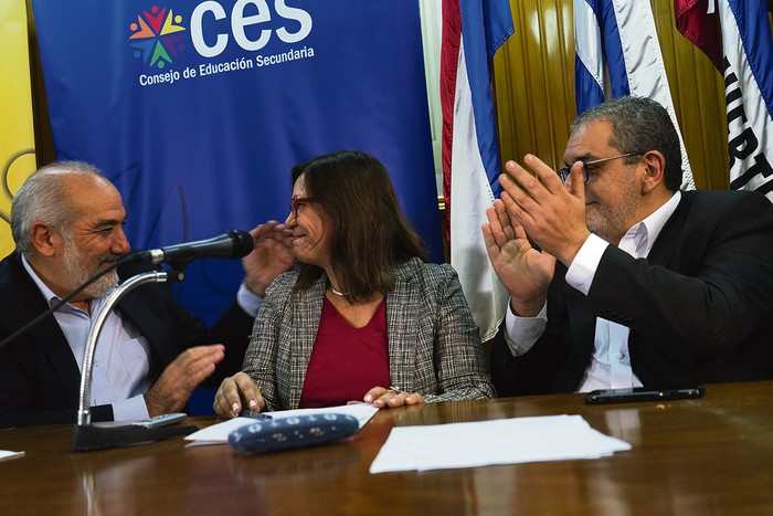 Wilson Netto, Ana Olivera y Javier Landoni, durante el acto de asunción de Olivera. Foto: Mariana Greif · Foto: Mariana Greif