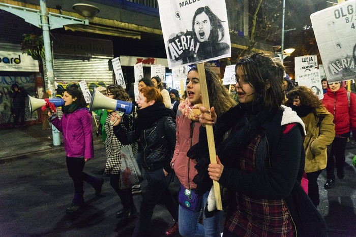 Alerta Feminista en la Avenida 18 de Julio, por el femicidio de María Josefina Monzón.  · Foto: Mariana Greif