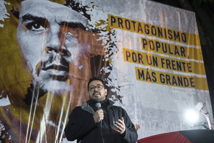Alejandro Sánchez, durante su discurso en el acto homenaje al Che y a los caídos en Pando. · Foto: Natalia Rovira