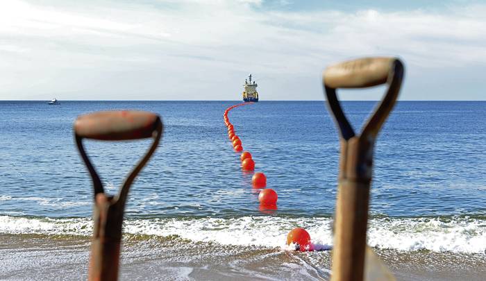 Primer cable submarino de Uruguay en la parada 8 de Playa Brava de Punta del Este. Foto: Patricia Bueno fregenal, secretaria de comunicación institucional