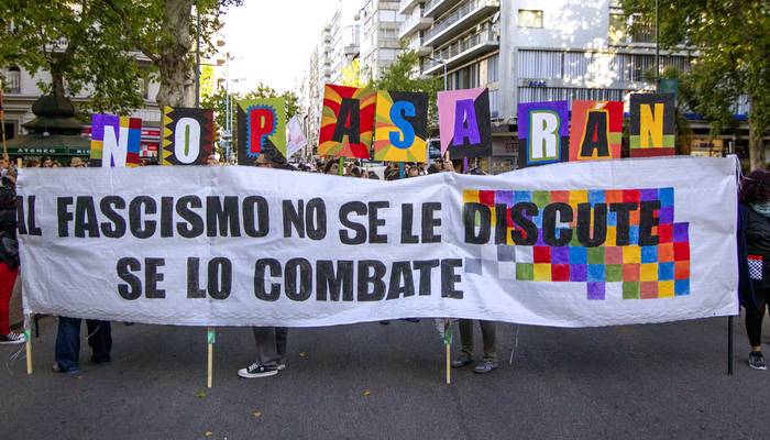 Marcha “Milicos nunca más”, ayer, en el Centro de Montevideo. · Foto: .