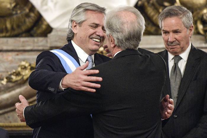 Alberto Fernández y Tabaré Vázquez, el 10 de diciembre, en la Casa Rosada, Buenos Aires. · Foto: Juan Mabromata, AFP