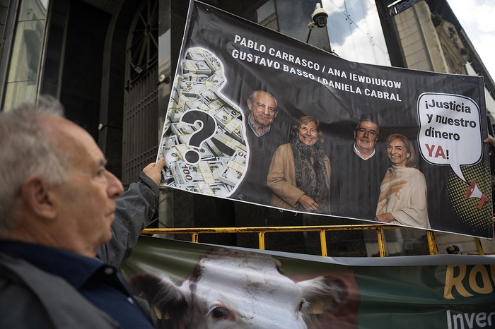 Damnificados por Conexión Ganadera frente a Fiscalía (archivo, setiembre de 2025). · Foto: Gianni Schiaffarino