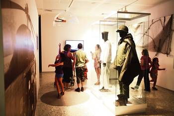 Noche de los Museos en el Espacio Memoria y Derechos Humanos (ex ESMA). Foto: Hernán Monbelli, tiempo argentino Noche de los Museos en el Espacio Memoria y Derechos Humanos (ex ESMA). Foto: Hernán Monbelli, tiempo argentino