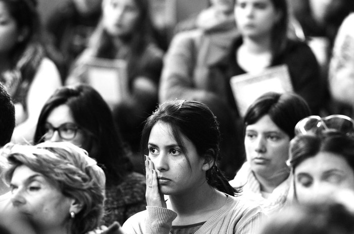 Ayer durante la presentación de la guía Sexualidad y derechos. Aportes para el trabajo con adolescentes y jóvenes, en el Instituto Nacional de la Juventud. / Foto: Pablo Vignali