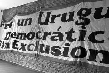 Pancarta del acto del Obelisco en el Museo de la Memoria. Foto: Azul Cordo, Museo de la Memoria