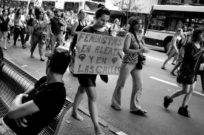 Marcha contra la violencia de género, ayer, en 18 de Julio. Foto: Pablo Vignali