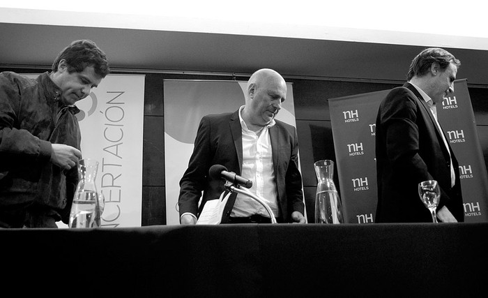 Ricardo Rachetti, Edgardo Novick y Álvaro Garcé, anoche, luego de la rueda de prensa en el hotel NH Columbia. Foto:Pablo Vignali