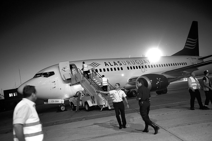 Arribo del primer avión de Alas Uruguay al aeropuerto de Carrasco. Foto: Nicolás Celaya (archivo, marzo de 2015)