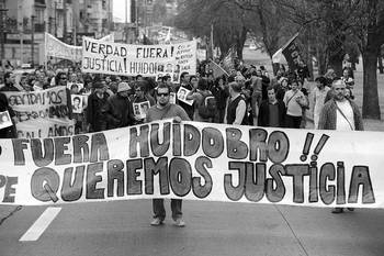 Marcha por el 42º aniversario del golpe de Estado, el sábado, por Avenida Italia. Foto: Santiago Mazzarovich Marcha por el 42º aniversario del golpe de Estado, el sábado, por Avenida Italia. Foto: Santiago Mazzarovich