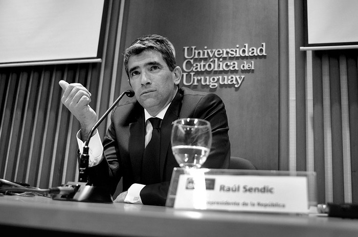 Raúl Sendic durante una conferencia, ayer, en la Universidad Católica del Uruguay. Foto: Pablo Vignali