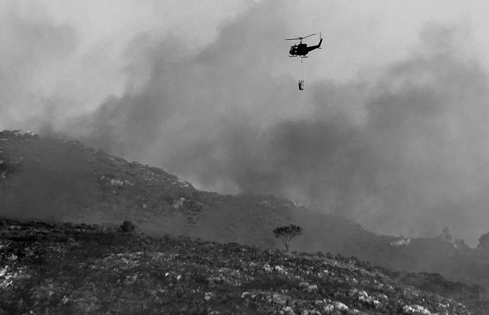Incendio en Cerro del Toro, Piriápolis. Foto: Rómulo Martínez Chenlo