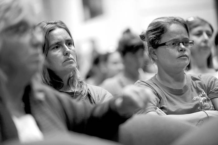 Asamblea del Sindicato de Trabajadores de la Enseñanza Privada, ayer, en el local del PIT-CNT. Foto: Santiago Mazzarovich