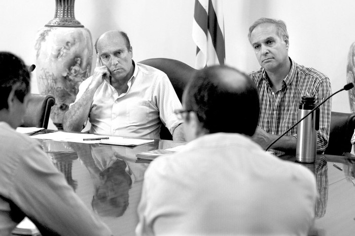 Daniel Martínez reunido con la Junta de Alcaldes, ayer, en la Intendencia de Montevideo. Foto: Agustín Fernández