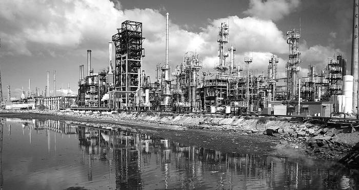 Refinería de ANCAP, en La Teja. Foto: Iván Franco (archivo, agosto de 2013)