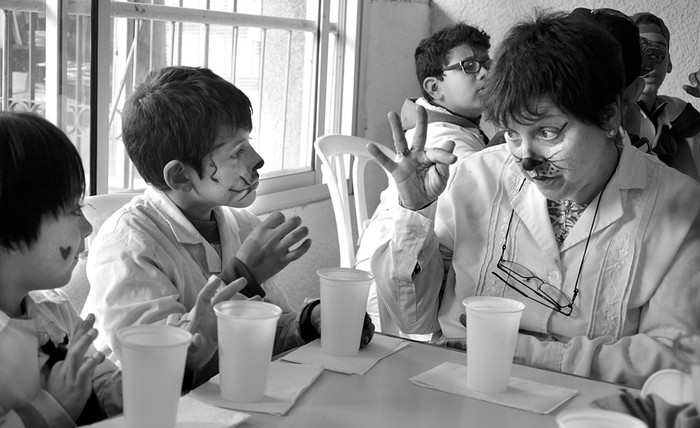 Tercera jornada por la semana internacional de sordos, con niños de escuelas de todo el país, ayer, en la Asociación de Sordos del Uruguay. Foto: Alessandro Maradei