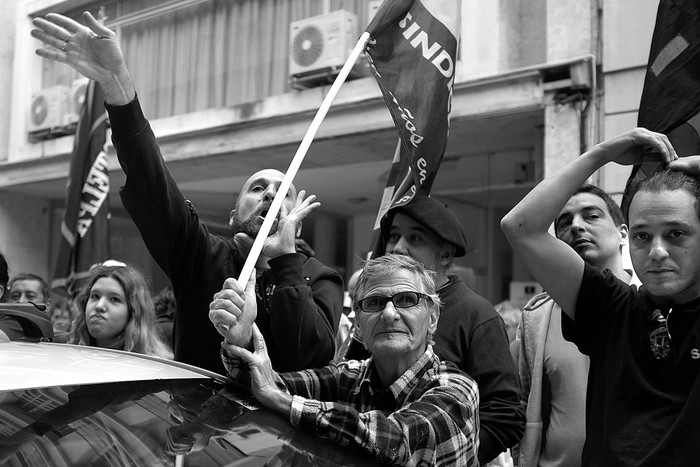 Movilización del Sindicato Único de Automóviles con Taxímetro y Telefonista, ayer, en la Junta Departamental. Foto: Pablo Vignali