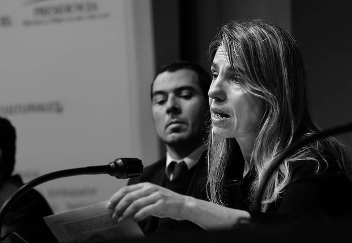 Alejandra Costa (d), directora de Derechos Humanos y Derecho Humanitario del Ministerio de Relaciones Exteriores, y Fernando Tovagliare, juez letrado en lo civil, ayer, en la cancillería. Foto: Andrés Cuenca