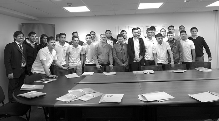 Reconocimiento del Instituto Nacional de Empleo y Formación Profesional a jóvenes estudiantes del Curso de Mantenimiento Industrial que dicta el centro educativo Los Pinos. Foto: Andrés Cuenca