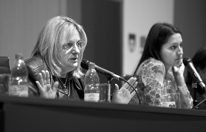 Graciela Bianchi, del Partido Nacional, y Manuela Mutti, del Frente Amplio, el miércoles, en la Facultad de Información y Comunicación. Foto: Andrés Cuenca