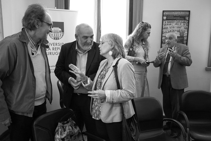 Ismael Núñez, Wilson Netto, María Dibarboure, Paola Dogliotti y Roberto Markarián, ayer, en el rectorado de la Universidad de la República. Foto: Pablo Vignali