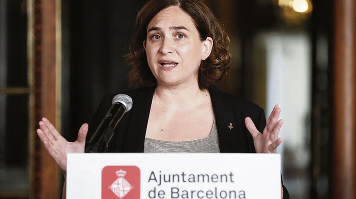 Ada Colau, durante una conferencia de prensa en el Ayuntamiento de Barcelona, el 25 de agosto de 2017.
 · Foto: Pau Barrena