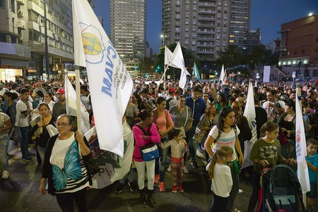 Marcha de FUCVAM, ayer, en 10 de Julio. · Foto: Andrés Cuenca Marcha de FUCVAM, ayer, en 10 de Julio. · Foto: Andrés Cuenca