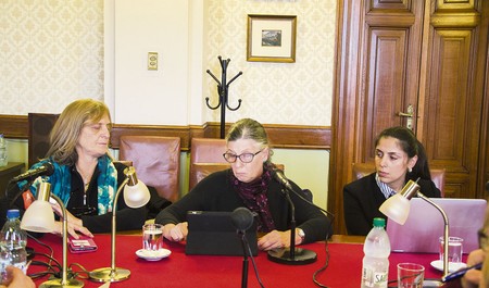 Gabriela Garrido, Sandra Romano y Alejandra Moreira, representantes de Psicología y Psiquiatría, ayer, en la Comisión de Población y Desarollo. · Foto: Alessandro Maradei Gabriela Garrido, Sandra Romano y Alejandra Moreira, representantes de Psicología y Psiquiatría, ayer, en la Comisión de Población y Desarollo. · Foto: Alessandro Maradei