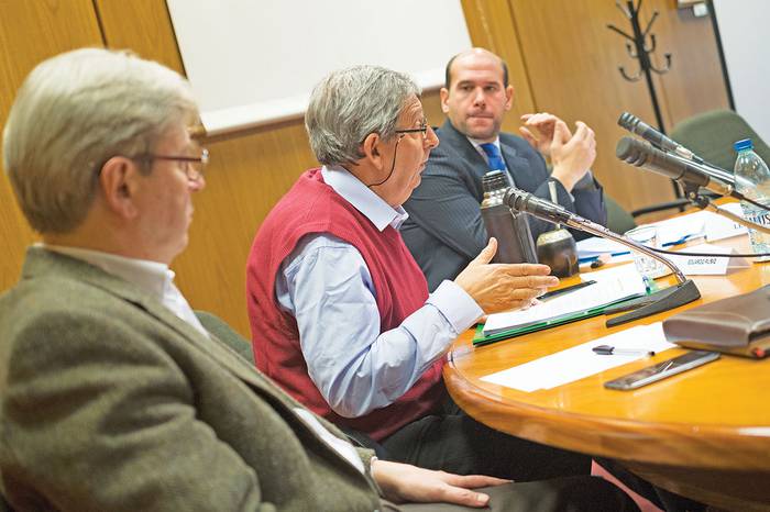 Ope Pasquet, Eduardo Rubio y Martín Lema en la comisión investigadora de la Administración de los Servicios de Salud del Estado (archivo, julio de 2018). · Foto: Pablo Vignali