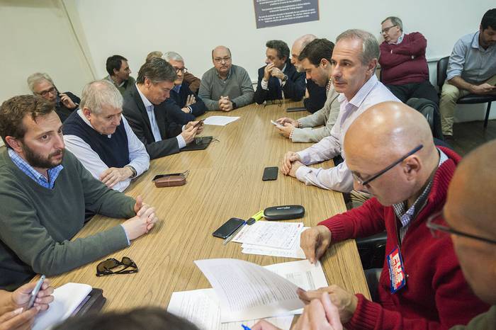 Reunión del Grupo 15, ayer, en el Ministerio de Trabajo y Seguridad Social. · Foto: Federico Gutiérrez