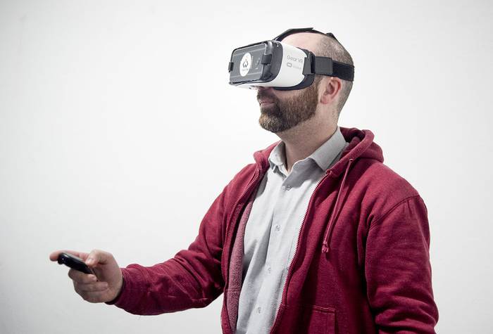 Proyecto Inmuno VR, dispositivo de visión 3D para enseñar Biología a alumnos de secundaria.  · Foto: Ricardo Antúnez
