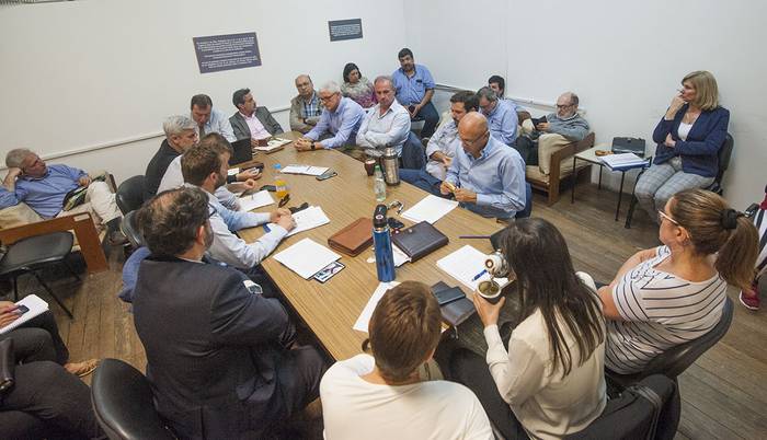 Reunión del grupo 15, ayer, en la Dirección Nacional Trabajo. · Foto: Federico Gutiérrez