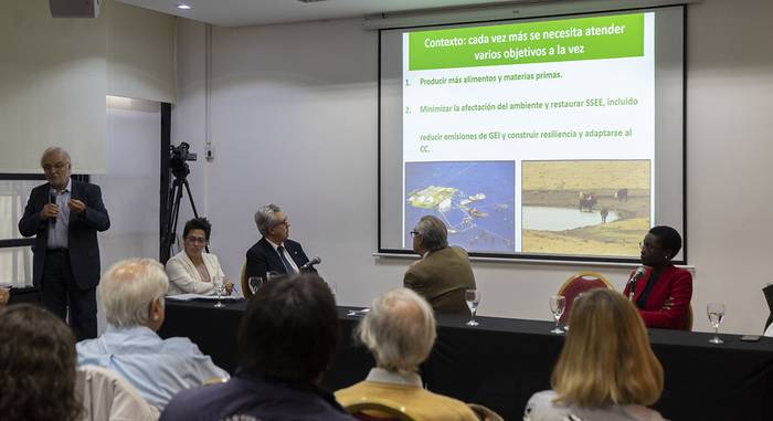 Presentación de un proyecto sobre cambio climático y restauración de tierras, ayer, en el Ministerio de Ganadería, Agricultura y Pesca. · Foto: Mariana Greif