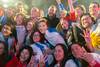 Precandidatos junto al público, el sábado, durante el acto de cierre del Frente Amplio, en el Gimansio San Isidro, Las Piedras, Canelones. · Foto: Santiago Mazzarovich / adhocFOTOS Precandidatos junto al público, el sábado, durante el acto de cierre del Frente Amplio, en el Gimansio San Isidro, Las Piedras, Canelones. · Foto: Santiago Mazzarovich / adhocFOTOS