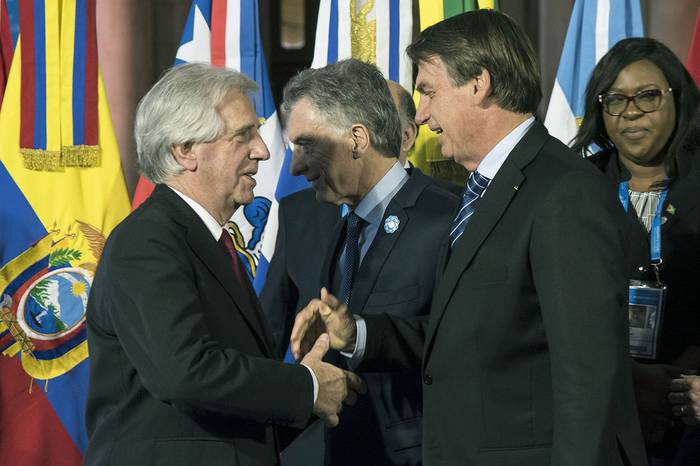 Tabaré Vázquez, Mauricio Macri y Jair Bolsonaro, durante la 54ª Cumbre de Jefes de Estado de Mercosur y Estados Asociados, ayer, en Santa Fe, Argentina. Foto: AFP, s/d de autor
