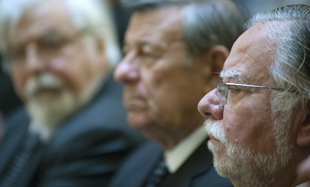 José Bayardi (d), junto Eduardo Bonomi y Rodolfo Nin Novoa, y durante el acto oficial por el aniversario de la Jura de la Constitución, ayer, en el salón de los Pasos Perdidos del Palacio Legislativo. · Foto: Federico Gutiérrez José Bayardi (d), junto Eduardo Bonomi y Rodolfo Nin Novoa, y durante el acto oficial por el aniversario de la Jura de la Constitución, ayer, en el salón de los Pasos Perdidos del Palacio Legislativo. · Foto: Federico Gutiérrez