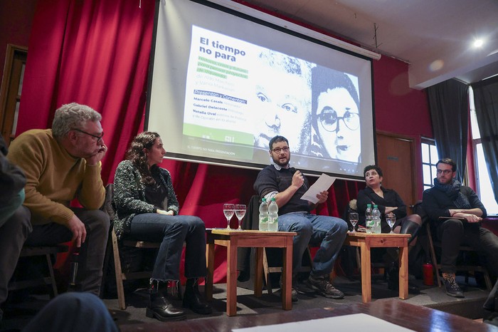 Aldo Marchesi, Natalia Uval, Gabriel Delacoste, Vania Markarian y Marcelo Casals. · Foto: Rodrigo Viera Amaral