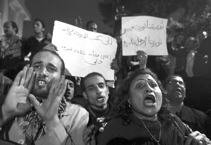 Manifestantes en los alrededores del Palacio Presidencial en El Cairo, para protestar contra el presidente, Mohamed Mursi,
y sus últimas decisiones. · Foto: khaled elfiqi, efe