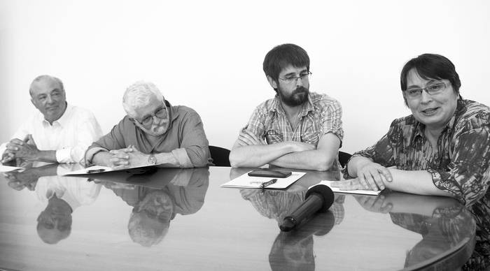 Juan Gervasio, director de Inacoop; Ricardo Pisciottano, de Cudecoop; Juan Caggiani, de la Udelar, y Nilsa Pérez, directora general de UTU. Foto: Manuela Aldabe