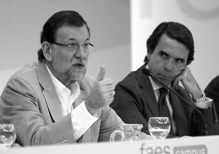 Mariano Rajoy y José María Aznar, el domingo, durante el acto de clausura del campus de verano de la Fundación para el Análisis y los Estudios Sociales, vinculada al Partido Popular.  · Foto: Juan Carlos Hidalgo, Efe