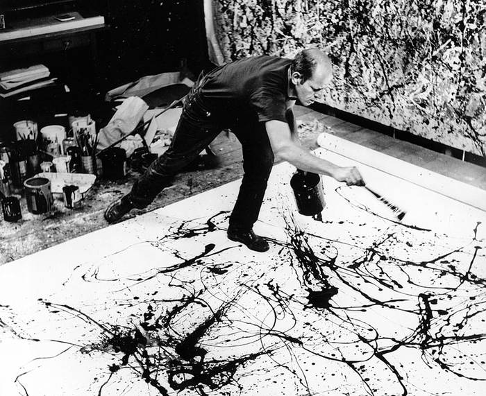 Jackson Pollock en su estudio de Long Island, Nueva York, en 1950. · Foto: Hans Namuth, National Portrait Gallery