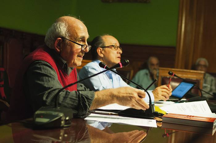 Roberto Markarian, ayer, en el Consejo Directivo Central de la Universidad. · Foto: Juan Manuel Ramos