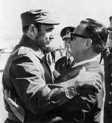 Fidel Castro y Salvador Allende el 10 de noviembre de 1971, en Santiago de Chile. Foto: AFP, archivos-Prensa Latina, s/d de autor