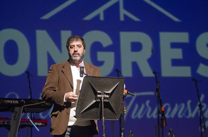 Fernando Pereira durante la inauguración del Congreso del PIT CNT, el 24 de mayo, en el teatro el Galpón.  · Foto: Alessandro Maradei