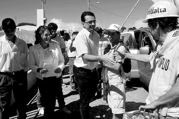 José María Villalta, en gira por la provincia de Cartago.  · Foto: Edgar Mora, comando de campaña