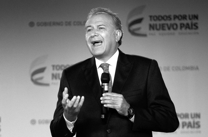 Óscar Naranjo, ministro consejero presidencial para el posconflicto, ayer, en rueda de prensa en Bogotá (Colombia).
Foto: s/d de autor, Efe